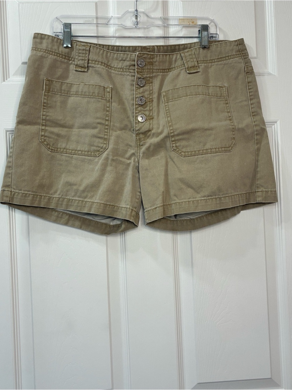 Levi’s Button Fly Shorts Women’s 16 Patch Pockets Beige Khaki 100% Cotton Comfy